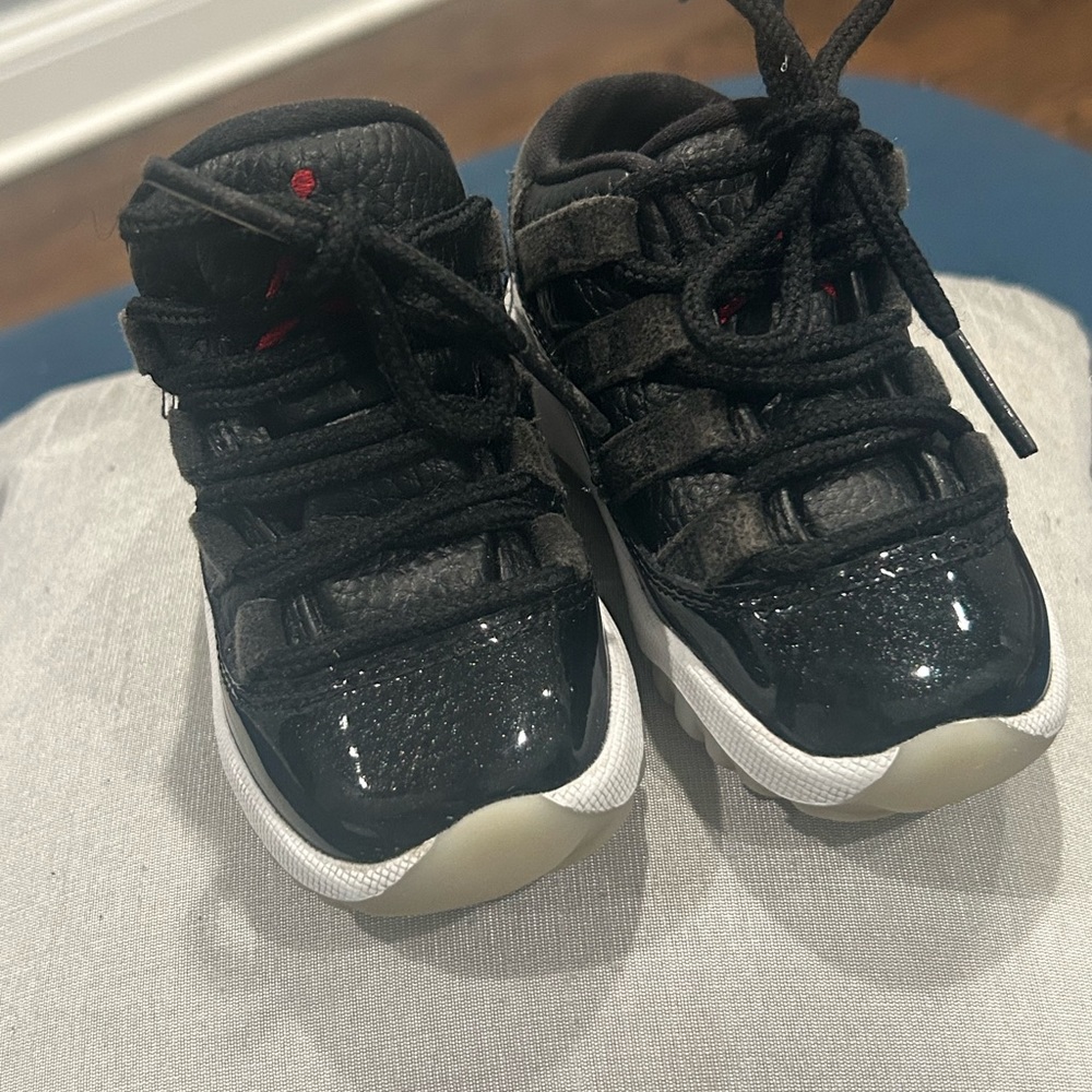 Jordan low top 11s